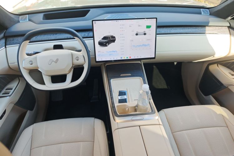 Used ONVO Luxeed L90 2025 Model—Max Six-Seater Version Center Console