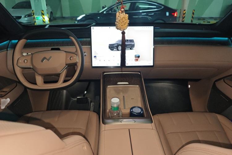 Used ONVO Luxeed L90 2025 Model—Max Six-Seater Version Center Console