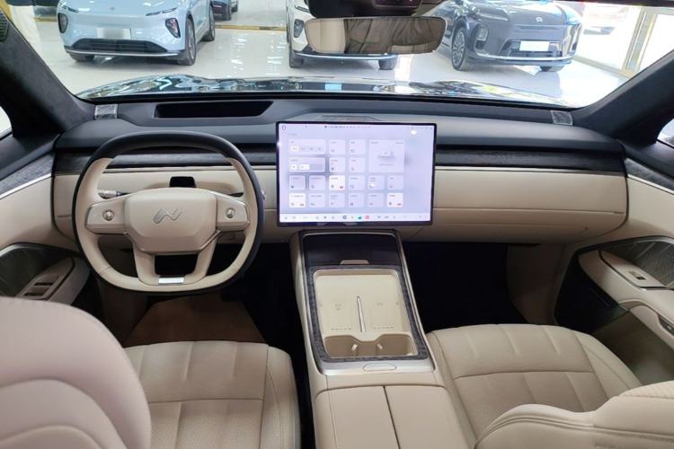 Used ONVO Luxeed L90 2025 Model—Max Six-Seater Version Center Console