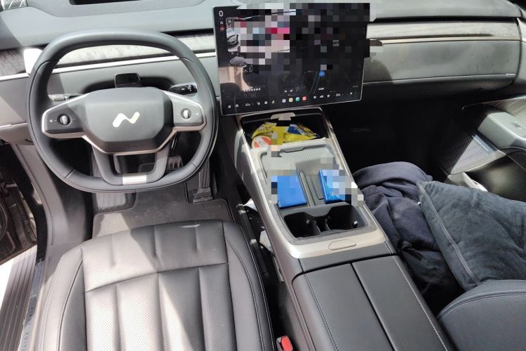 Used ONVO Luxeed L90 2025 Model—Ultra Six-Seater Version Center Console