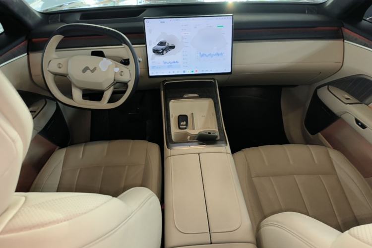 Used ONVO Luxeed L90 2025 Model—Ultra Six-Seater Version Center Console