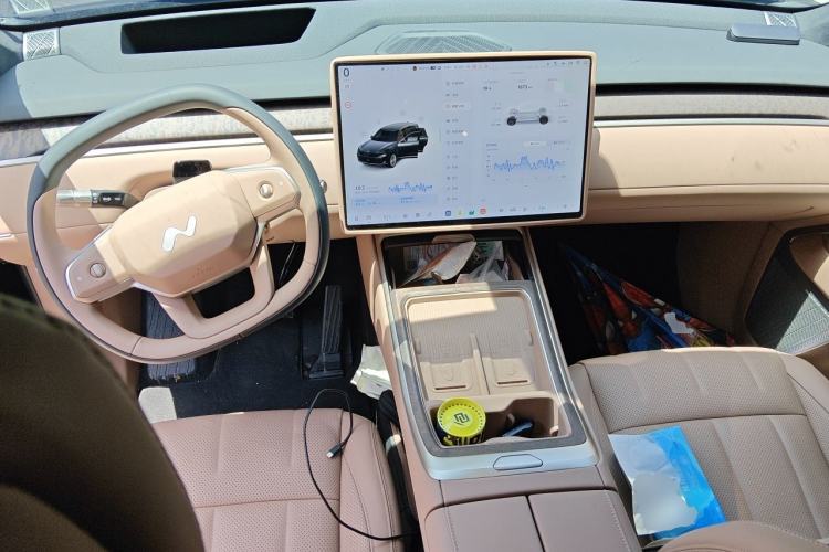 Used ONVO Luxeed L90 2025 Model—Ultra Six-Seater Version Center Console
