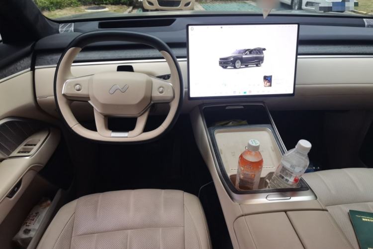 Used ONVO Luxeed L90 2025 Model—Max Six-Seater Version Center Console