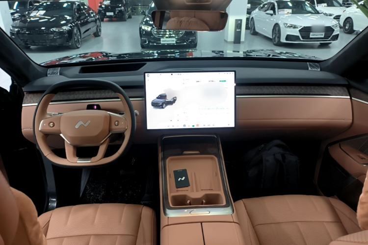Used ONVO Luxeed L90 2025 Model—Ultra Six-Seater Version Center Console