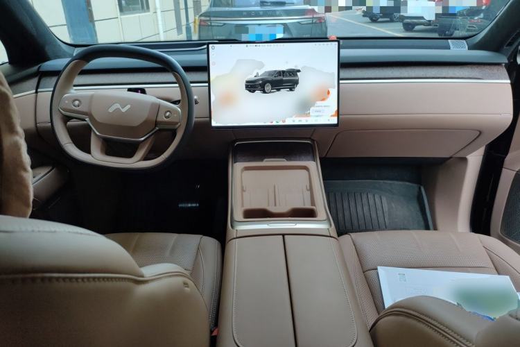 Used ONVO Luxeed L90 2025 Model—Max Six-Seater Version Center Console