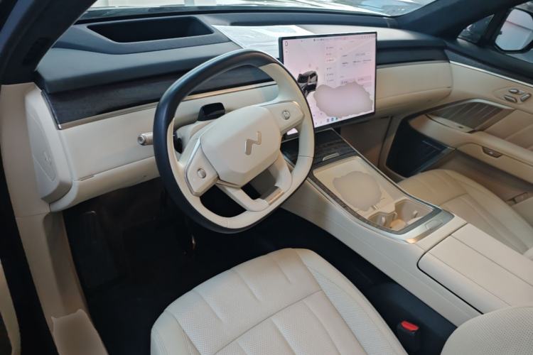Used ONVO Luxeed L90 2025 Model—Max Six-Seater Version Center Console