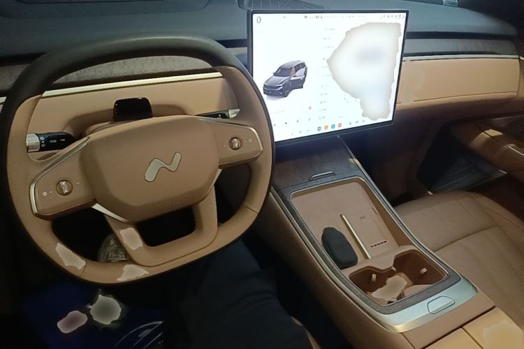 Used ONVO Luxeed L90 2025 Model—Black Knight Special Edition—Six-Seater Center Console