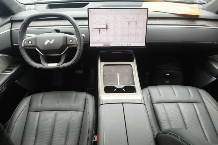 Used ONVO Luxeed L90 2025 Model—Ultra Six-Seater Version Center Console