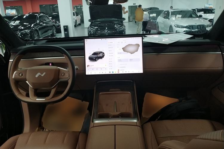 Used ONVO Luxeed L90 2025 Model—Ultra Six-Seater Version Center Console