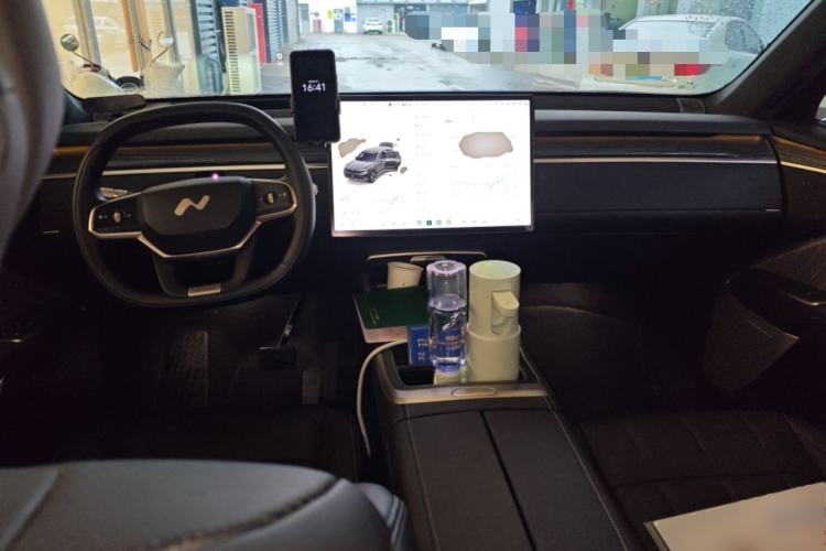 Used ONVO Luxeed L90 2025 Model—Pro Seven-Seater Version Center Console