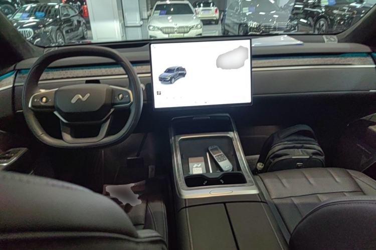 Used ONVO Luxeed L90 2025 Model—Ultra Six-Seater Version Center Console
