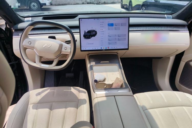Used ONVO Luxeed L90 2025 Model—Ultra Six-Seater Version Center Console