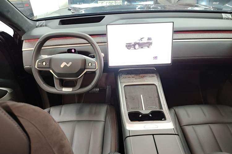 Used ONVO Luxeed L90 2025 Model—Ultra Six-Seater Version Center Console