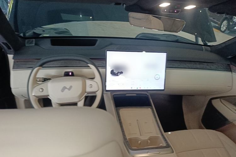 Used ONVO Luxeed L90 2025 Model—Ultra Six-Seater Version Center Console