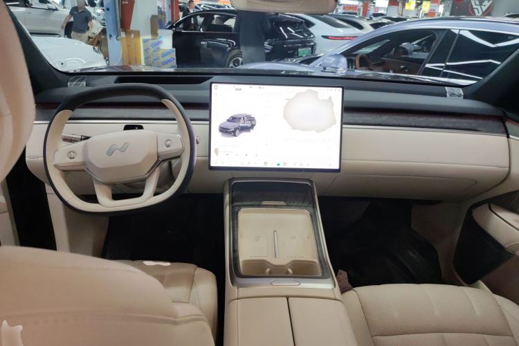 Used ONVO Luxeed L90 2025 Model—Ultra Six-Seater Version Center Console