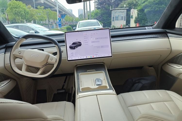 Used ONVO Luxeed L90 2025 Model—Max Six-Seater Version Center Console