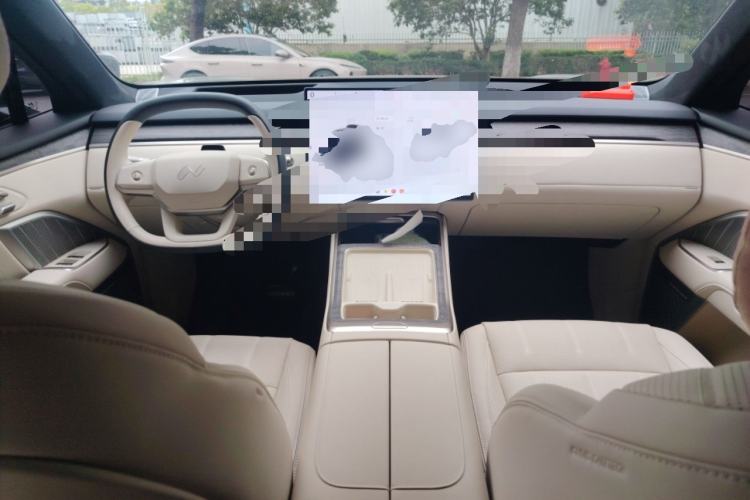 Used ONVO Luxeed L90 2025 Model—Max Seven-Seater Version Center Console