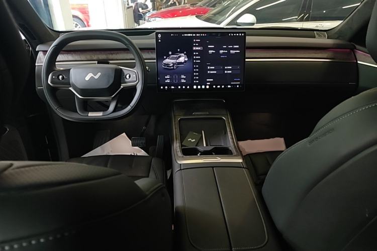 Used ONVO Luxeed L90 2025 Model—Ultra Six-Seater Version Center Console