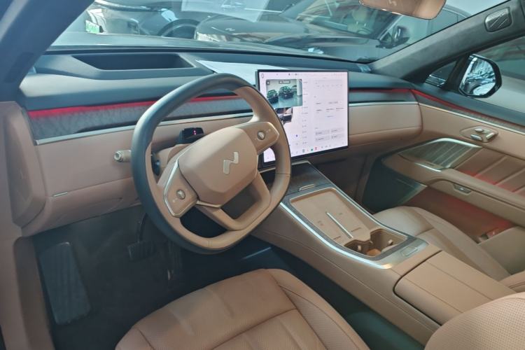 Used ONVO Luxeed L90 2025 Model—Max Six-Seater Version Center Console