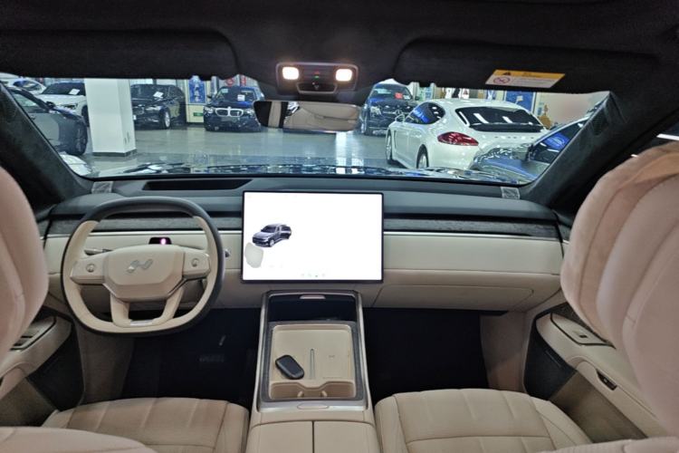 Used ONVO Luxeed L90 2025 Model—Max Six-Seater Version Center Console