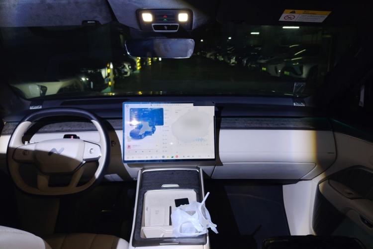 Used ONVO Luxeed L90 2025 Model—Max Six-Seater Version Center Console
