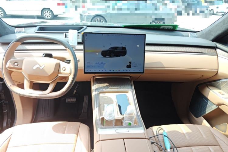 Used ONVO Luxeed L90 2025 Model—Ultra Six-Seater Version Center Console