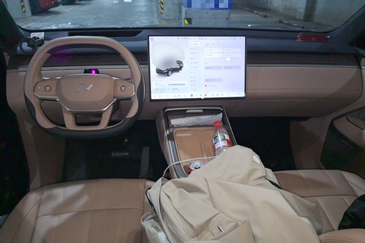 Used ONVO Luxeed L90 2025 Model—Ultra Six-Seater Version Center Console