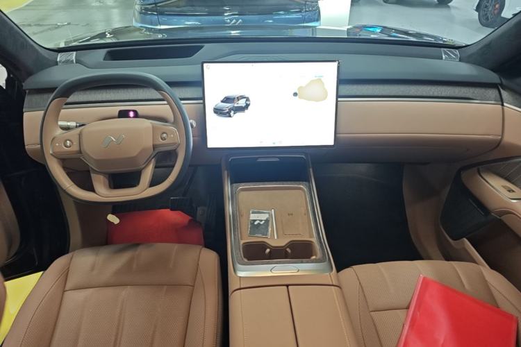 Used ONVO Luxeed L90 2025 Model—Ultra Six-Seater Version Center Console