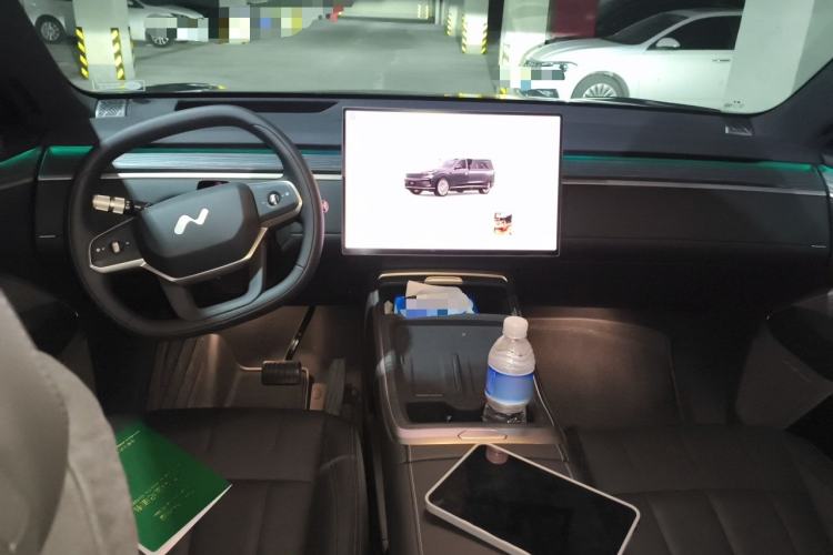 Used ONVO Luxeed L90 2025 Model—Pro Six-Seater Version Center Console