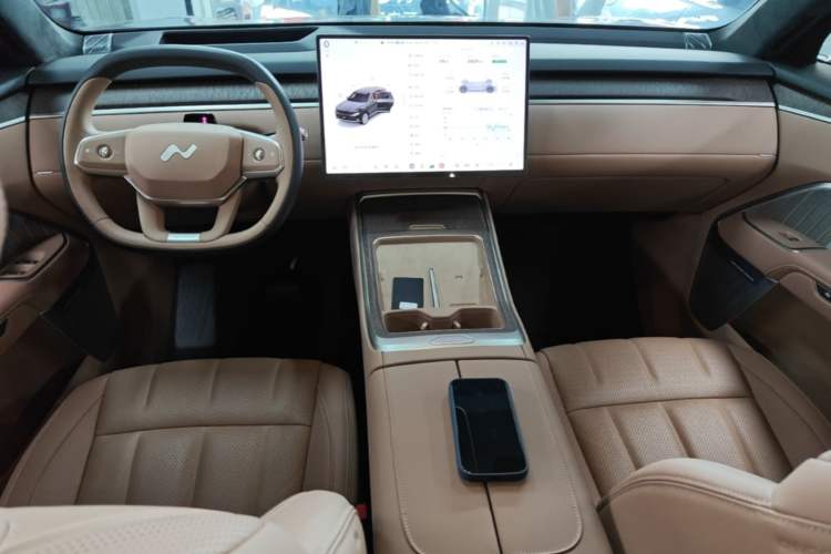 Used ONVO Luxeed L90 2025 Model—Max Six-Seater Version Center Console