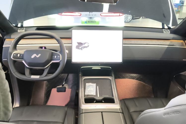 Used ONVO Luxeed L90 2025 Model—Ultra Six-Seater Version Center Console