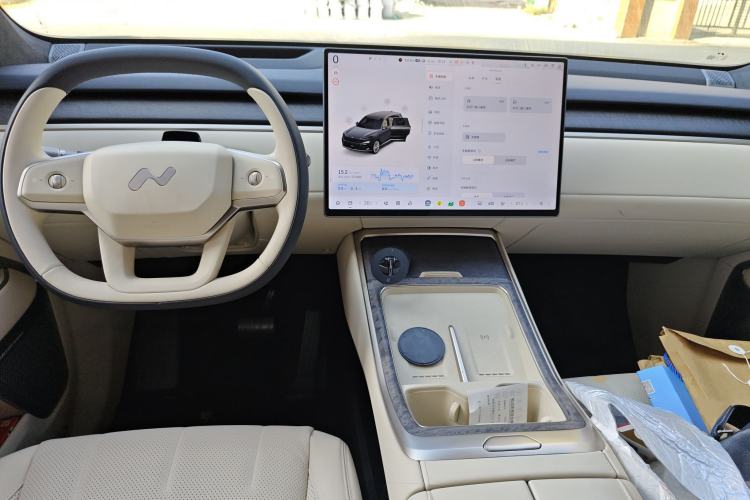 Used ONVO Luxeed L90 2025 Model—Max Seven-Seater Version Center Console