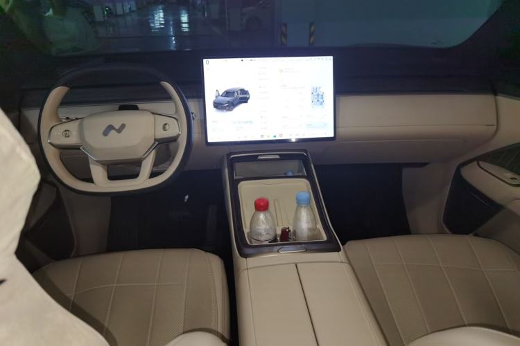 Used ONVO Luxeed L90 2025 Model—Black Knight Special Edition—Six-Seater Center Console