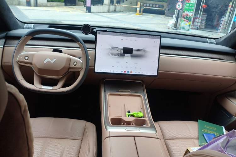 Used ONVO Luxeed L90 2025 Model Ultra Six-Seater 60-degree Battery Edition Center Console
