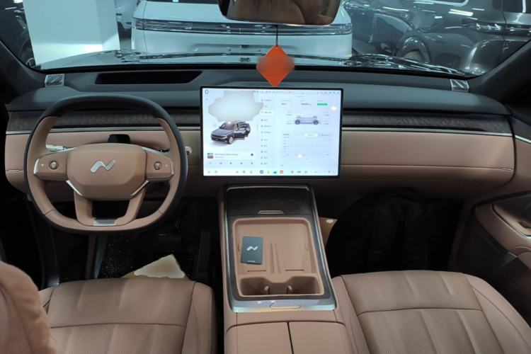Used ONVO Luxeed L90 2025 Model—Ultra Six-Seater Version Center Console