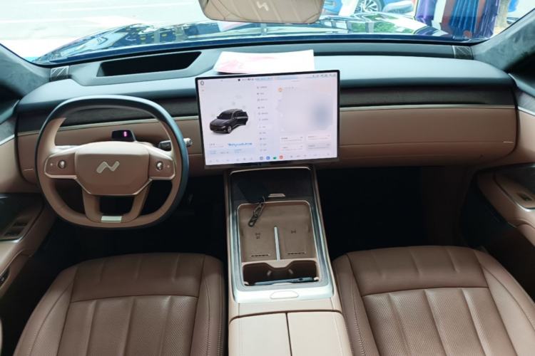 Used ONVO Luxeed L90 2025 Model—Ultra Six-Seater Version Center Console