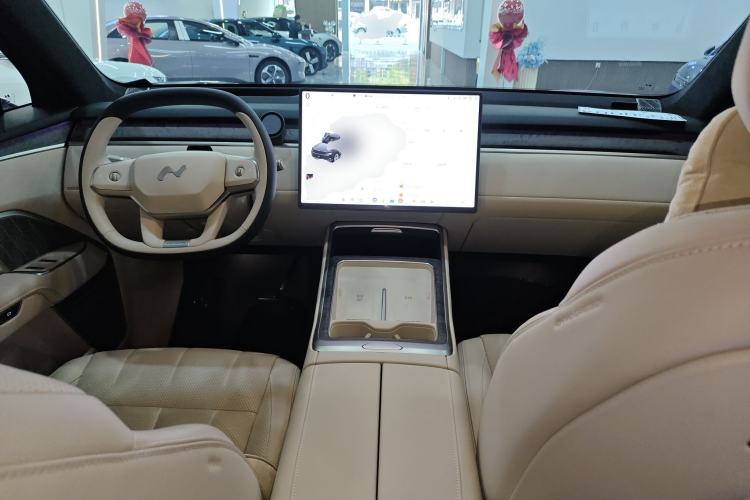 Used ONVO Luxeed L90 2025 Model—Max Six-Seater Version Center Console