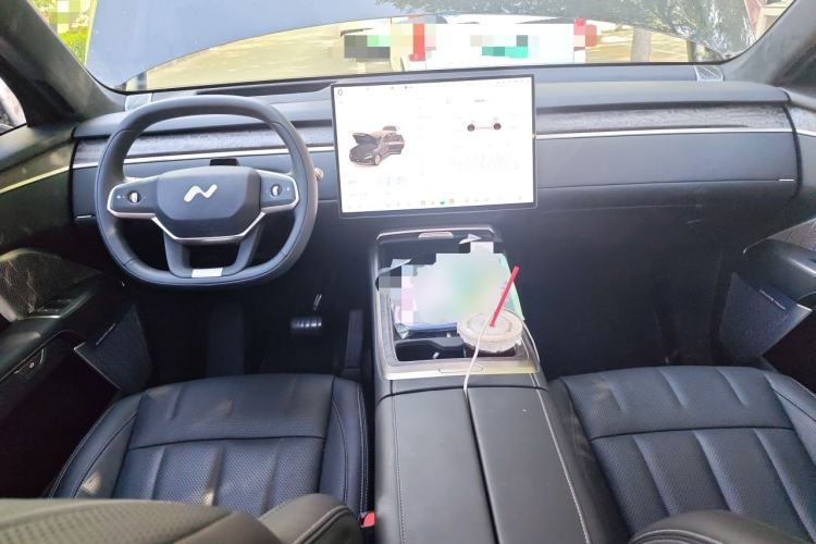 Used ONVO Luxeed L90 2025 Model—Max Six-Seater Version Center Console