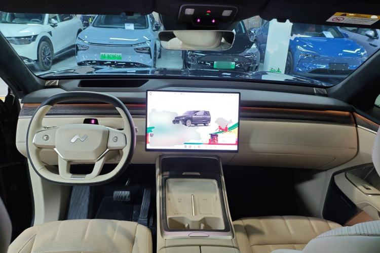 Used ONVO Luxeed L90 2025 Model—Ultra Six-Seater Version Center Console