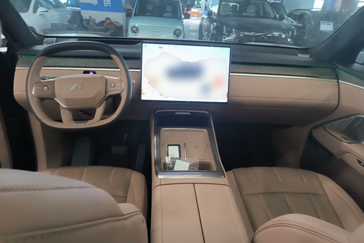 Used ONVO Luxeed L90 2025 Model—Max Six-Seater Version Center Console