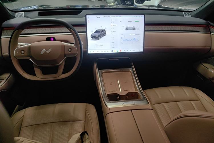 Used ONVO Luxeed L90 2025 Model—Ultra Six-Seater Version Center Console