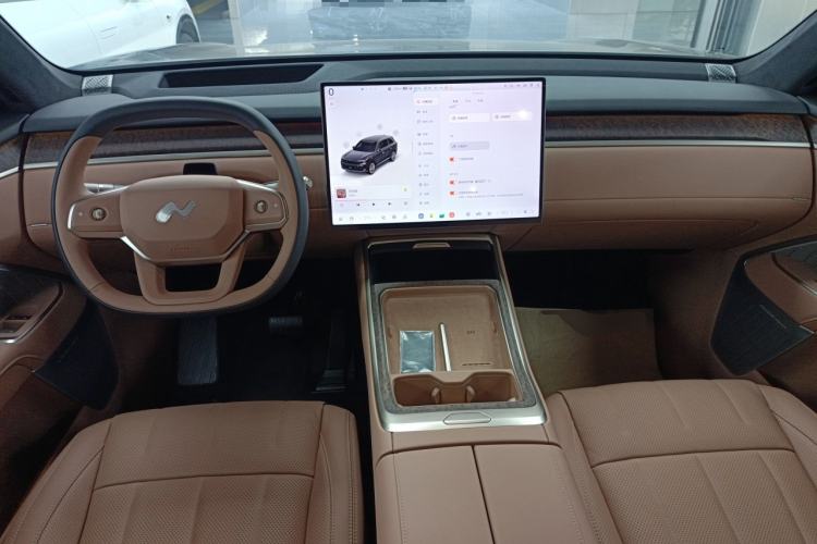 Used ONVO Luxeed L90 2025 Model—Max Six-Seater Version Center Console