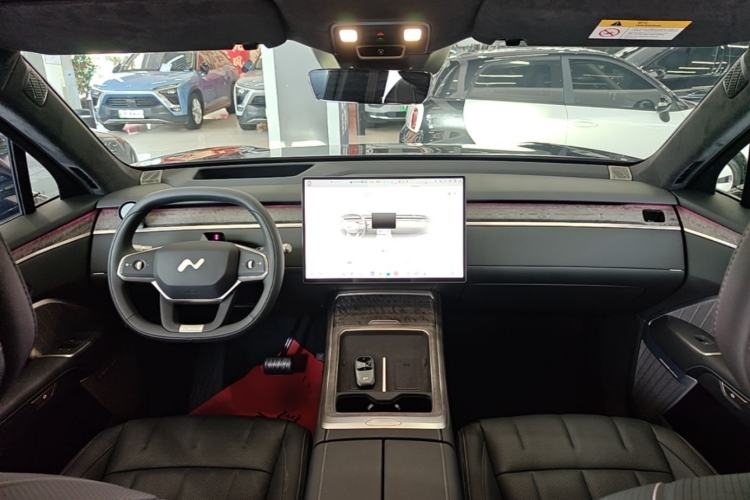 Used ONVO Luxeed L90 2025 Model—Ultra Six-Seater Version Center Console