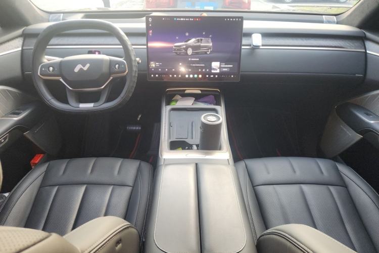 Used ONVO Luxeed L90 2025 Model—Max Six-Seater Version Center Console