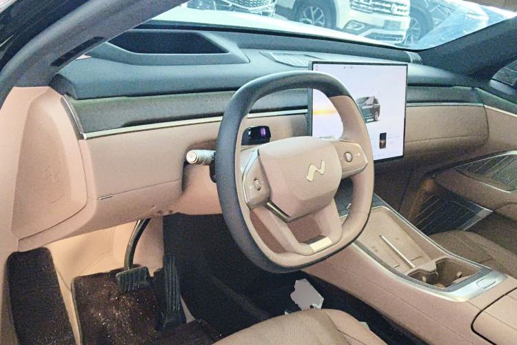 Used ONVO Luxeed L90 2025 Model—Ultra Six-Seater Version Center Console