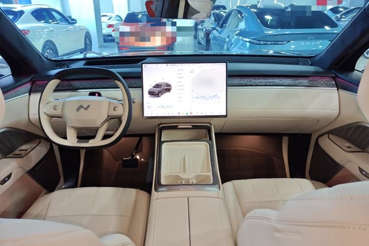 Used ONVO Luxeed L90 2025 Model—Ultra Six-Seater Version Center Console