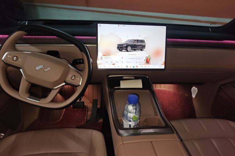 Used ONVO Luxeed L90 2025 Model—Ultra Six-Seater Version Center Console