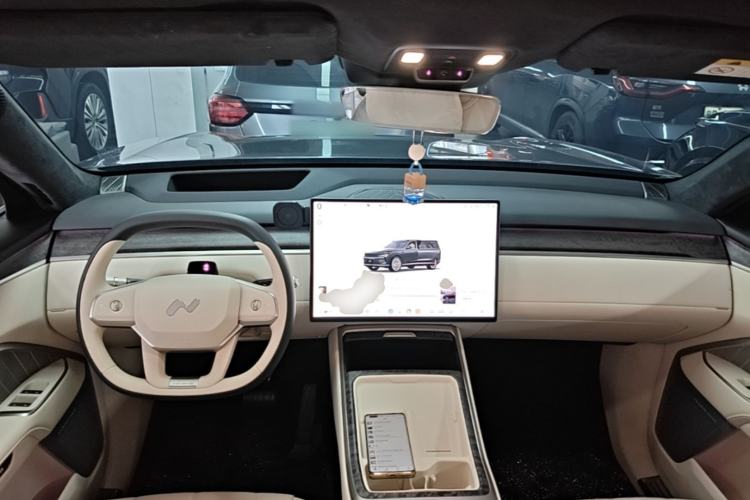 Used ONVO Luxeed L90 2025 Model—Ultra Six-Seater Version Center Console