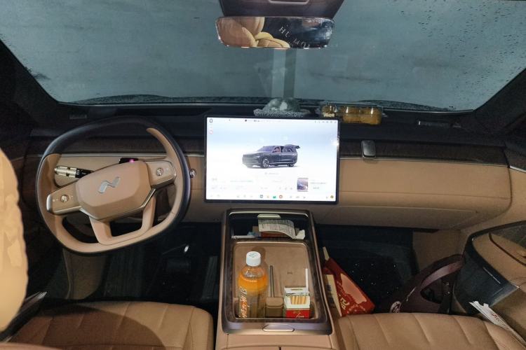 Used ONVO Luxeed L90 2025 Model—Max Six-Seater Version Center Console
