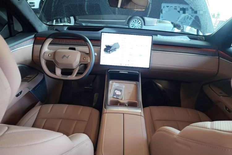 Used ONVO Luxeed L90 2025 Model—Ultra Six-Seater Version Center Console